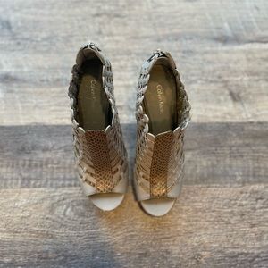 Beautiful Nine West open toe booties with neutral and stylish pattern in gray.